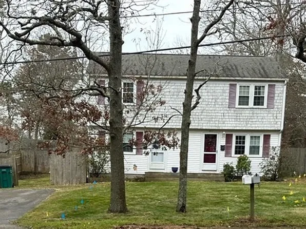287 Old Townhouse Rd, West Yarmouth, MA 02673