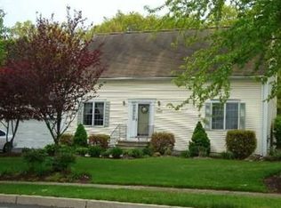 14 Wildflower Dr, Coventry, RI 02816