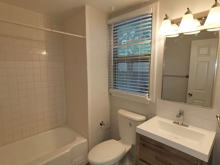 137 E Norwood Ct — Photo 28
