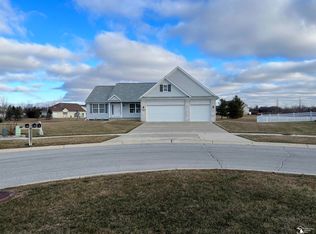 901 Plum Tree Cir, Monroe, MI 48161