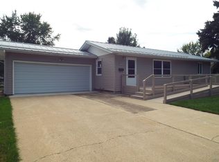 933 8th St, Sibley, IA 51249
