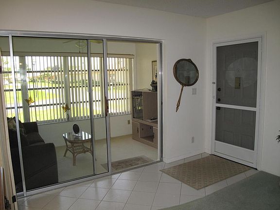 Enclosed Florida room under air (2)