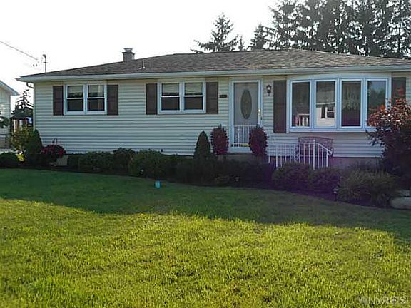 2nd image of 3768 Lynn Dr