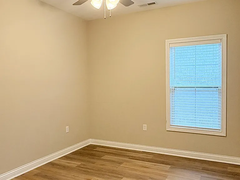 1212 Shallowford St — Photo 6