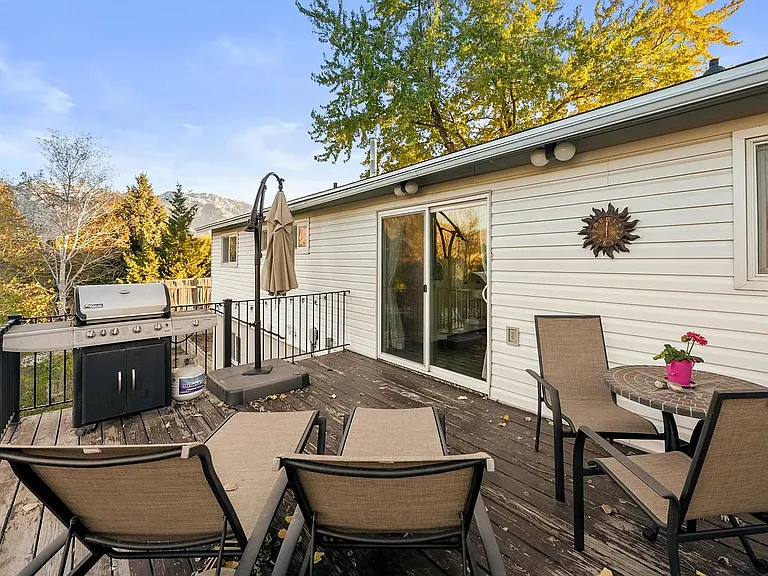 1553 E Huckleberry Cir — Photo 31