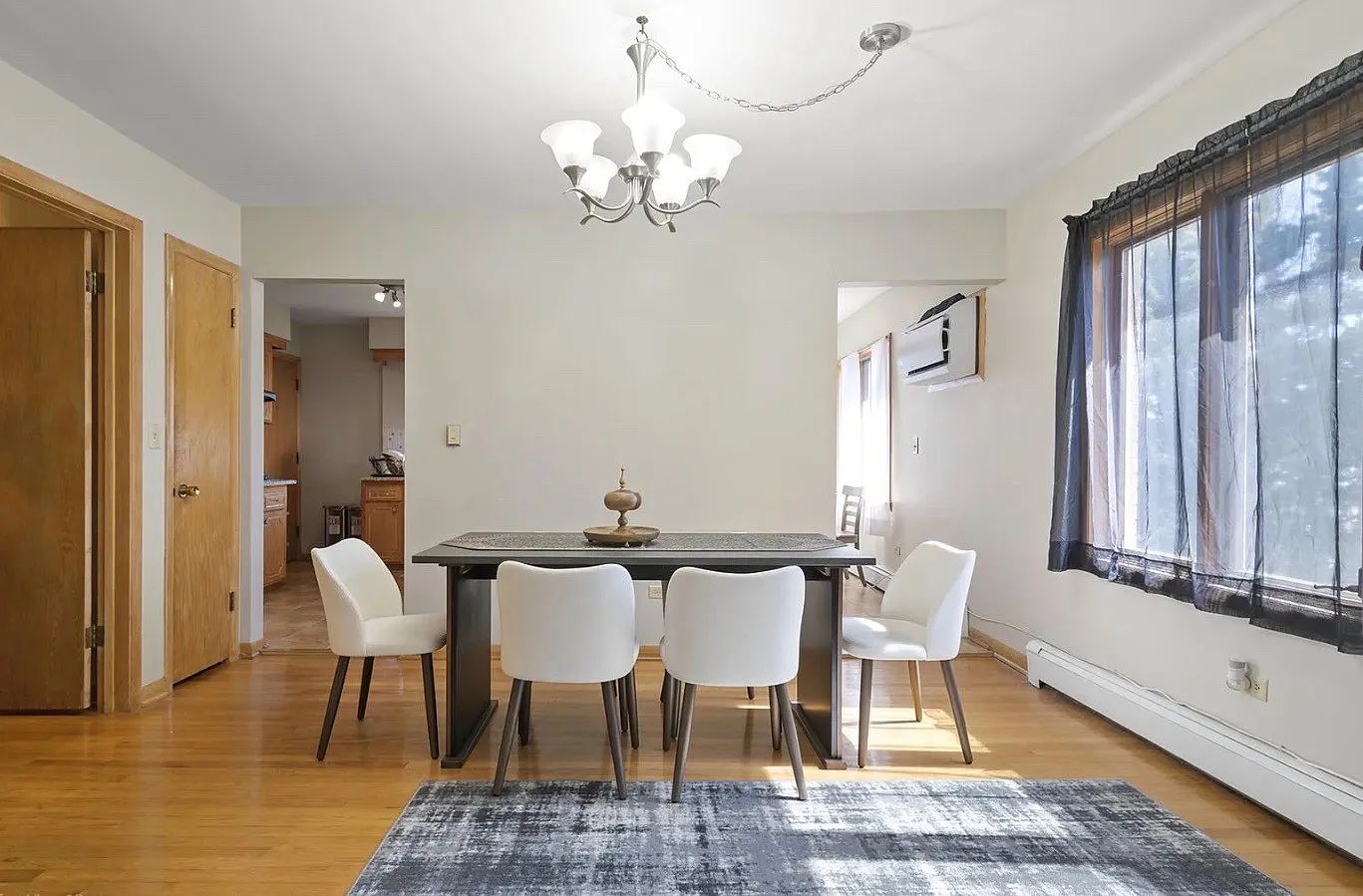3 bed, 1.5 bath, 1700 sqft, $2,850 — Photo 4