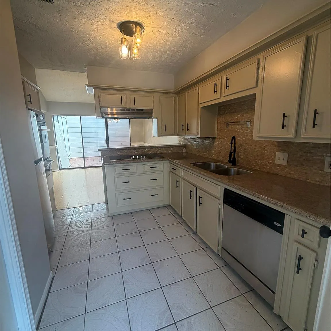 3 bed, 2.0 bath, 1508 sqft, $2,050 — Photo 4