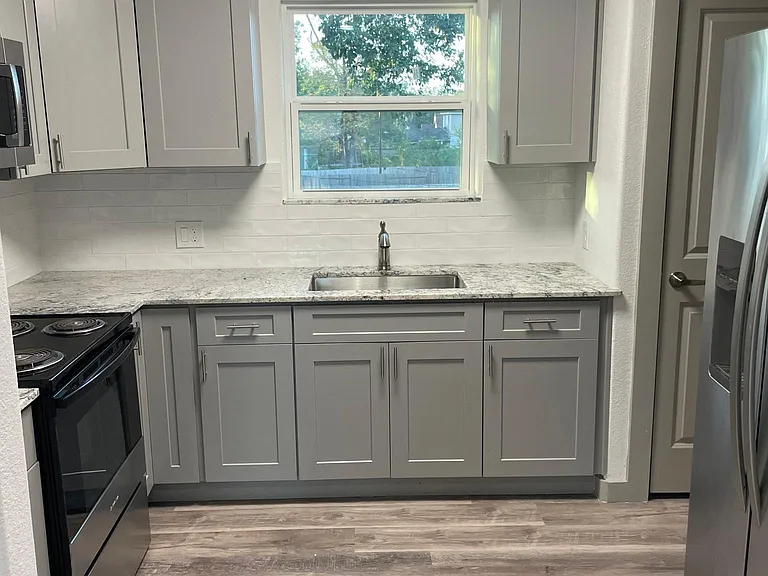 624 Center St #A — Photo 10