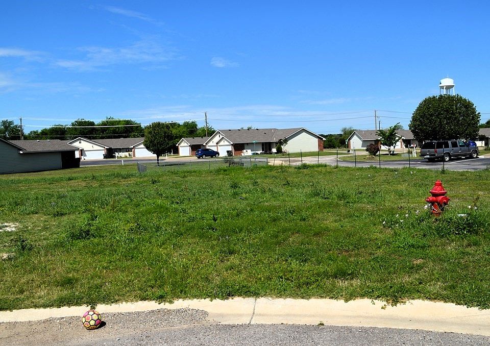 2nd image of 208 Preston Cir