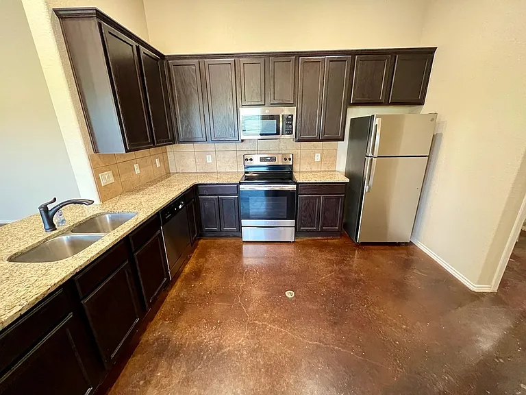 104 Stacy Ln — Photo 4