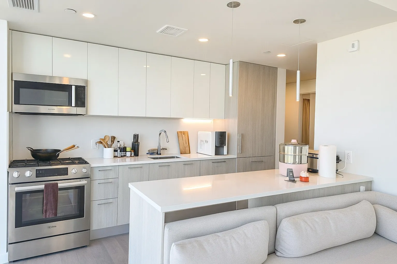 3 bed, 2000 sqft, $7,900 — Photo 4
