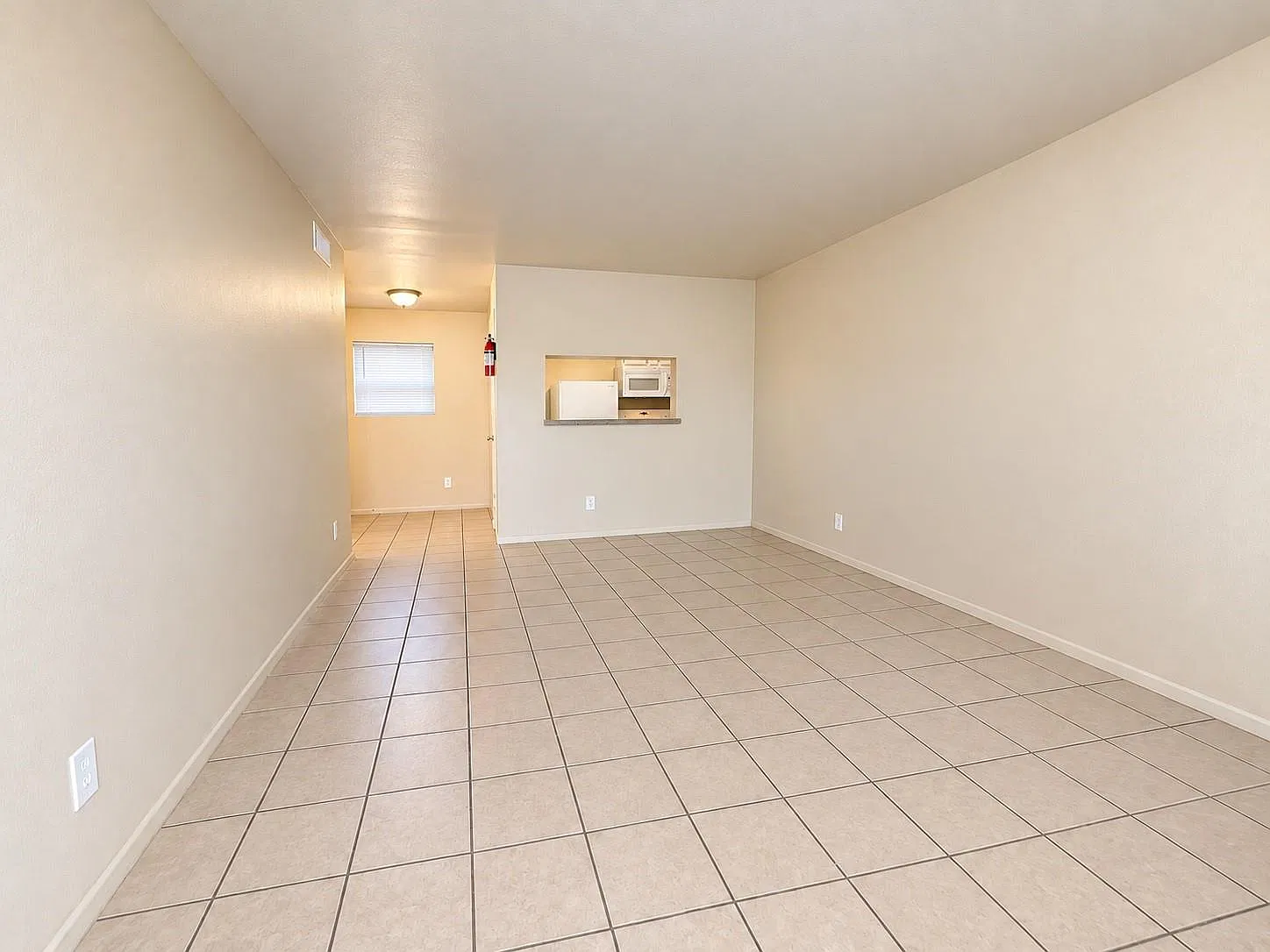 1 bed, 1.0 bath, 550 sqft, $895 — Photo 2