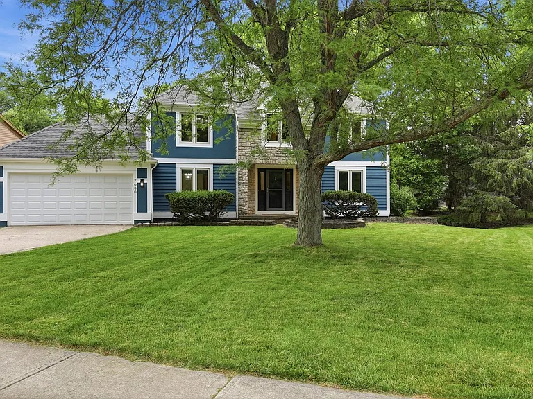 7666 Windwood Dr — Photo 2