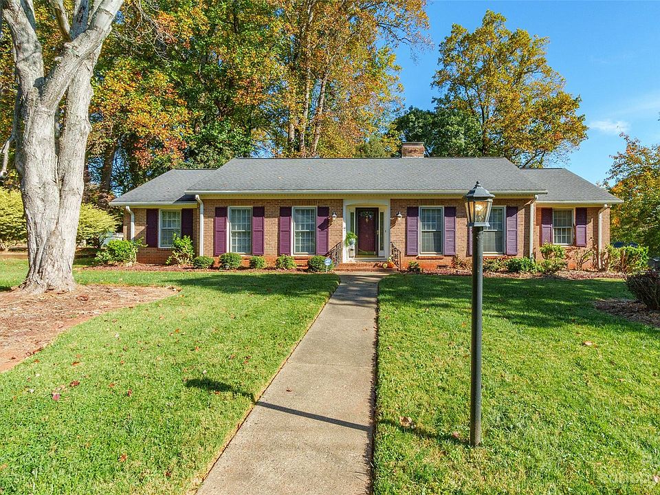 1st image of 304 Flanagans Ln