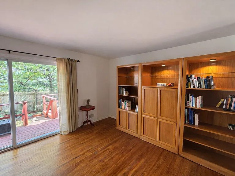 34 Phelps Ave #5 — Photo 8