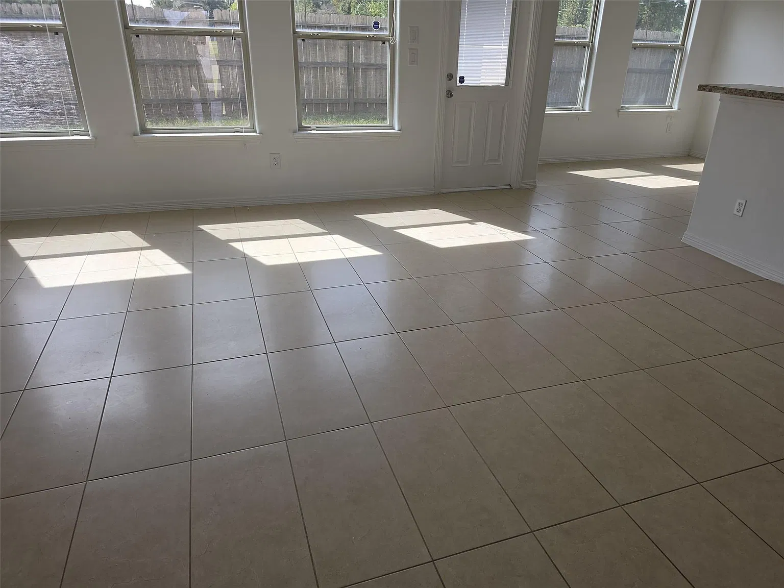 4 bed, 2.5 bath, 2175 sqft, $2,100 — Photo 4