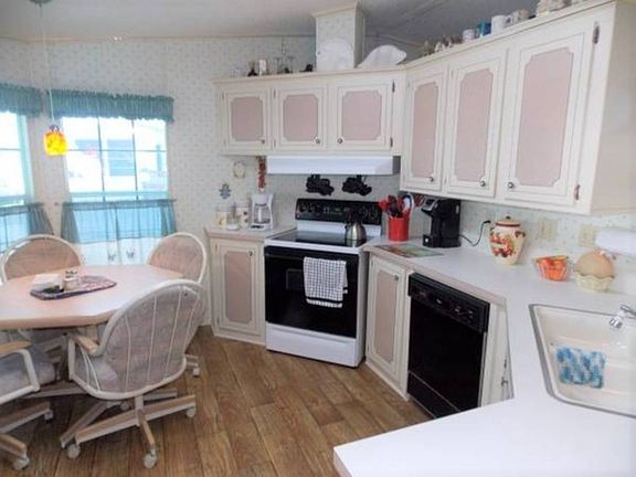 4th image of 111 Village Ct