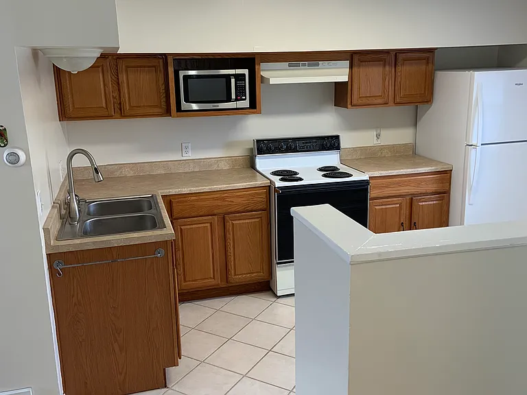 737 Smith St #2 — Photo 1