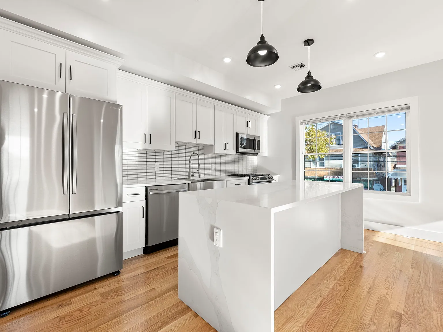 3 bed, 1300 sqft, $3,500 — Photo 4