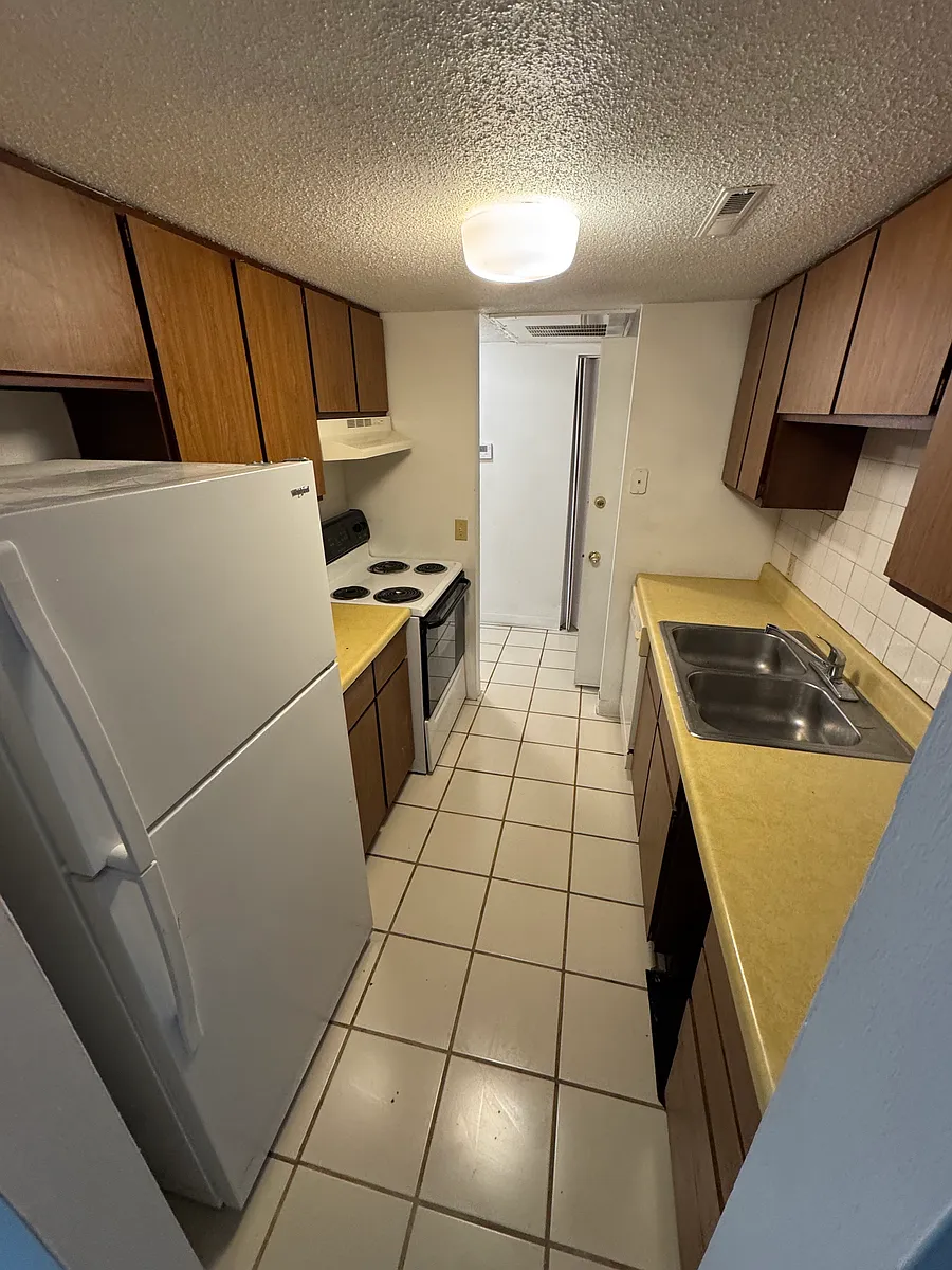Building Photo - 4 Manor Dr #B3