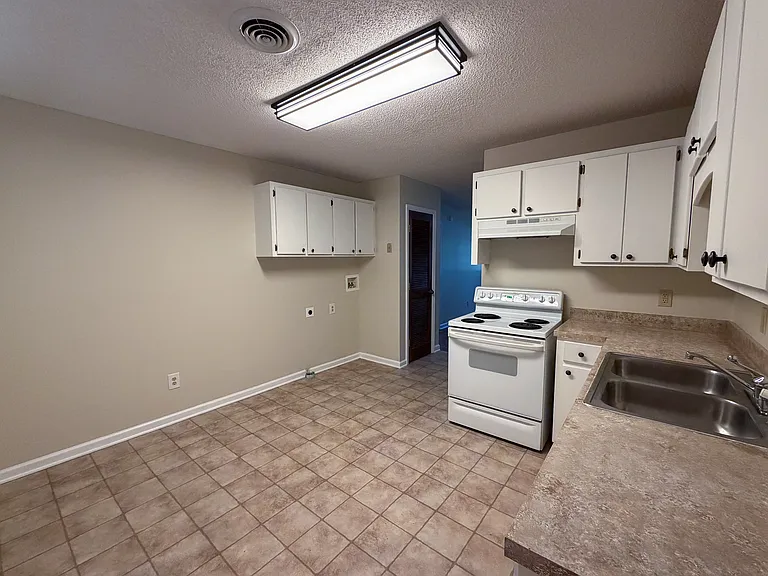 266 Church St #B — Photo 10