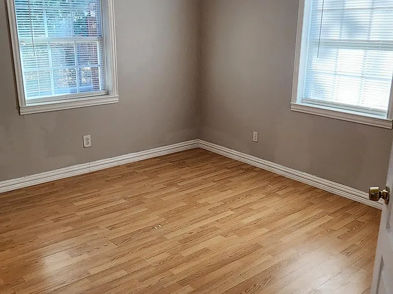 808 Howell Dr — Photo 16