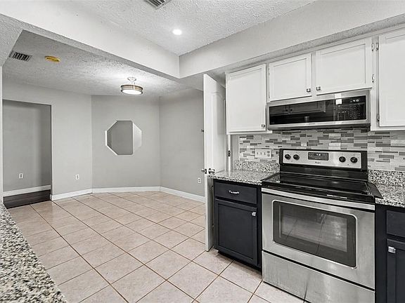 3rd image of 803 HIGH POINT COURT