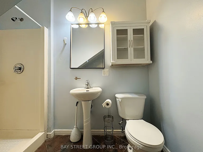 70 Courtwright St #FRONT — Photo 7