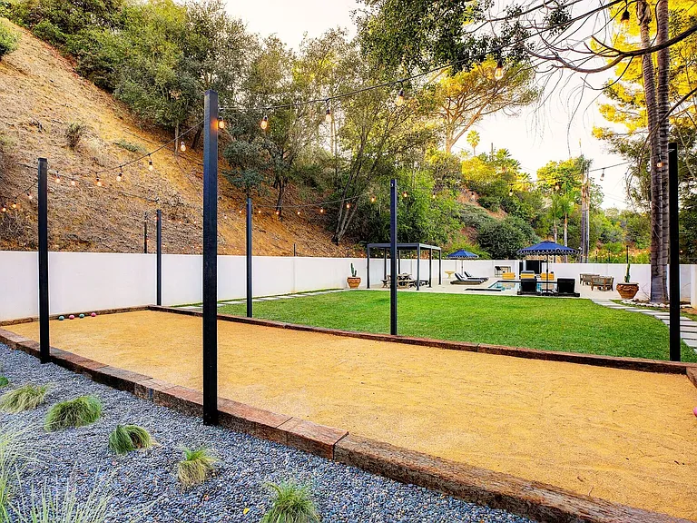 2570 Nichols Canyon Rd — Photo 6
