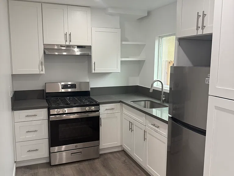 483 E Osgood St #C — Photo 2
