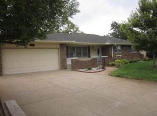 2357 Mayfair Dr, Salina, KS 67401
