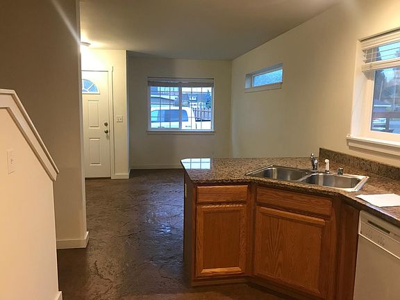 3rd image of 621 S Alder St