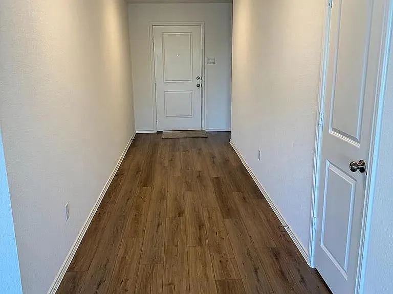 4 bed, 3.0 bath, 1952 sqft, $2,250 — Photo 2