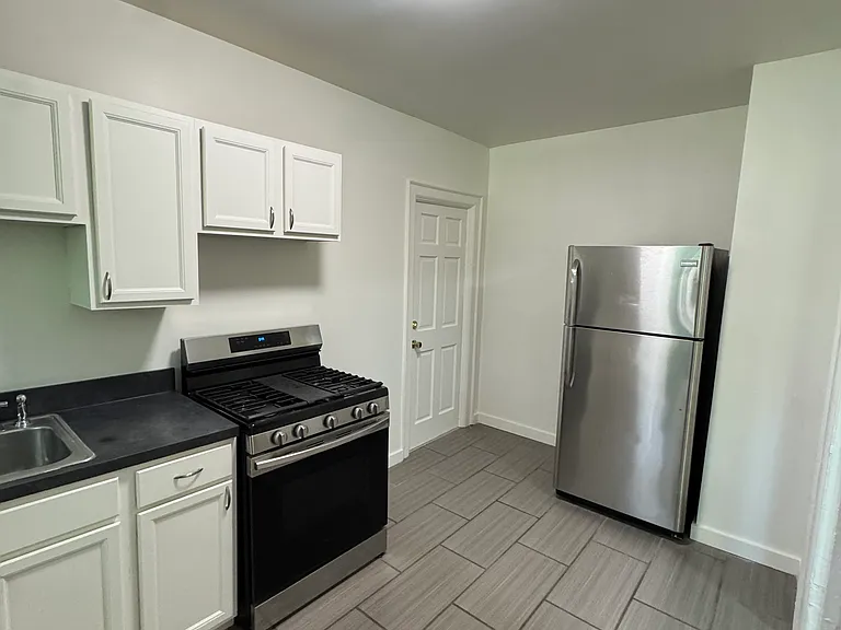 612 Auburn Ave #LOWER — Photo 8