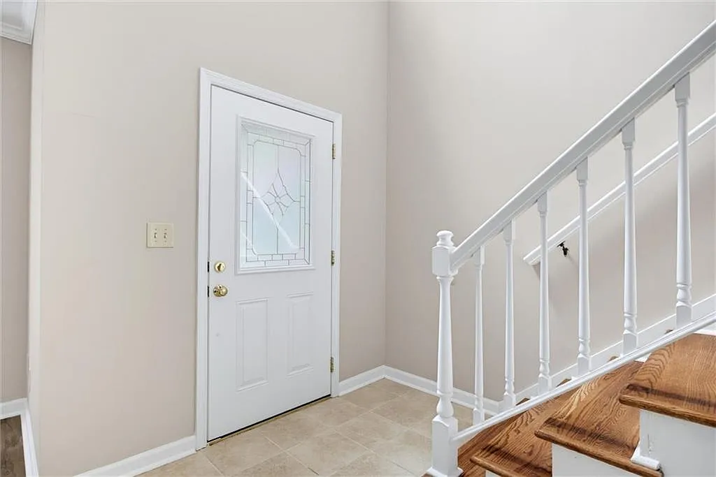 3 bed, 2.5 bath, 1932 sqft, $1,985 — Photo 4