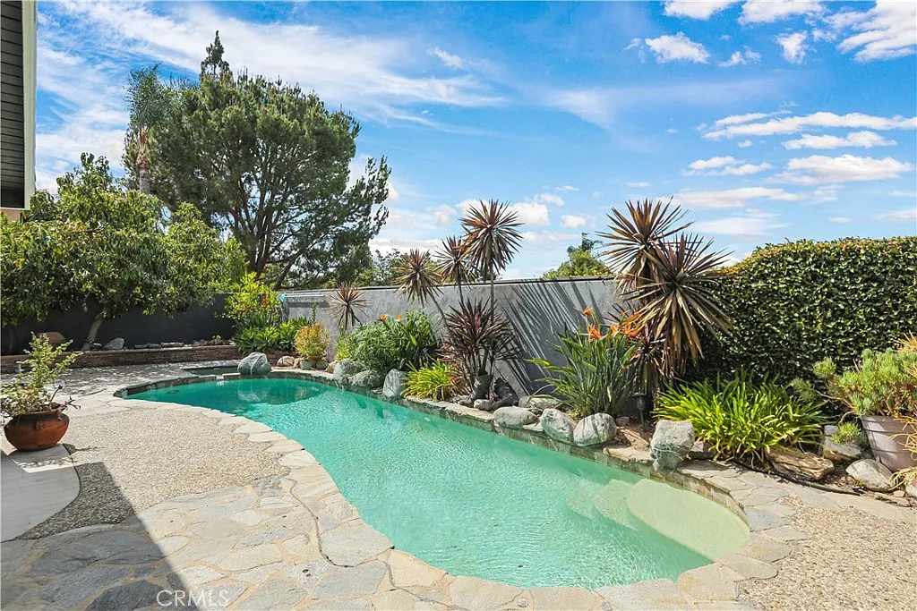 4 bed, 2120 sqft, $6,900 — Photo 2