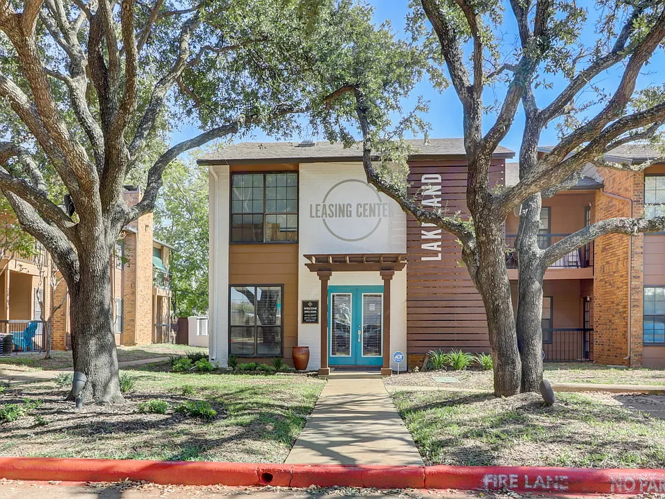 Lakeland Apartments