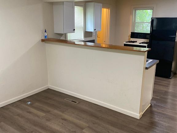 3rd image of 447 Cameron Ave