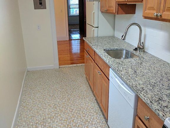 4th image of 1363 Commonwealth Ave APT 4