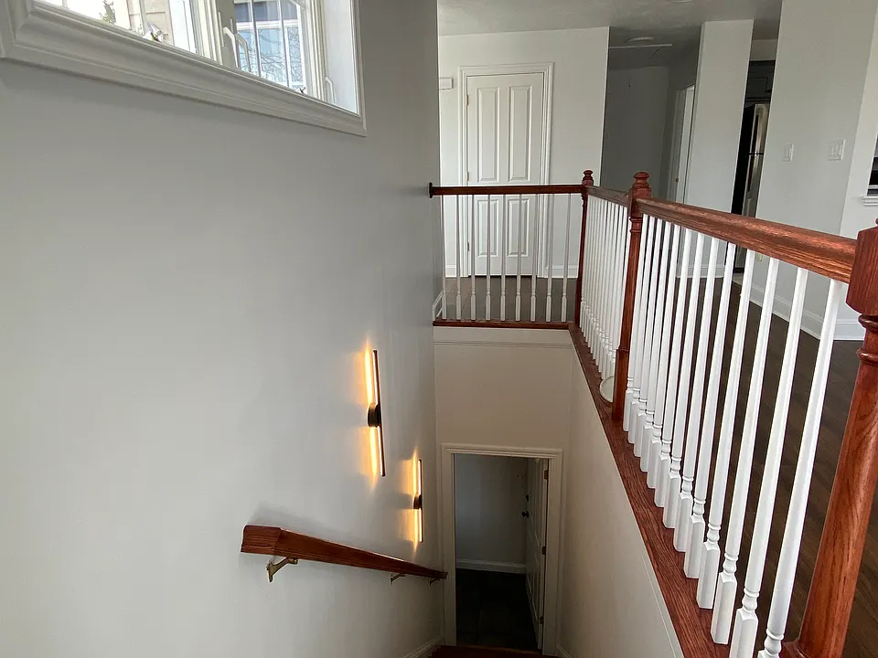 Staircase with decorative lighting