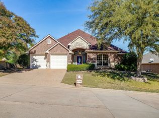 10954 Live Oak Creek Dr, Fort Worth, TX 76108