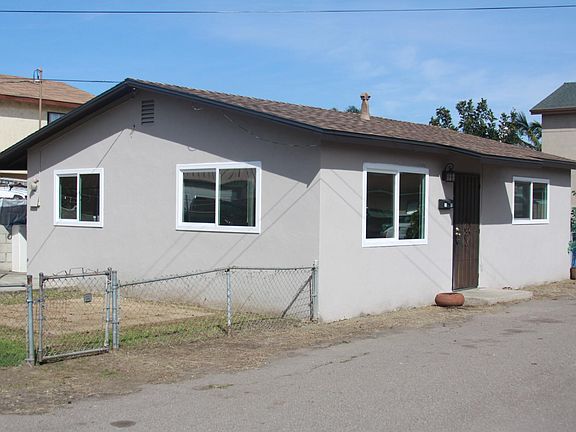1131 Front door and side yard