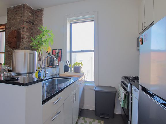 3rd image of 72 Thompson St APT 4A