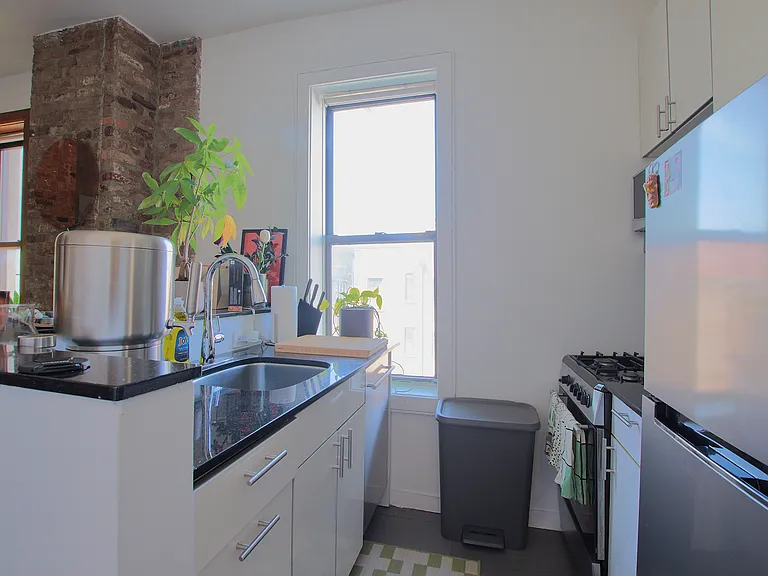 72 Thompson St #5A — Photo 4