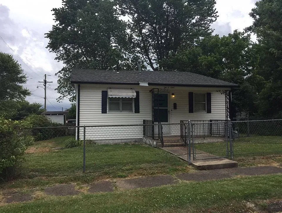 2 bed, 1050 sqft, $975 — Photo 1