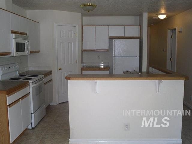2nd image of 6726/6728 W Poplar St