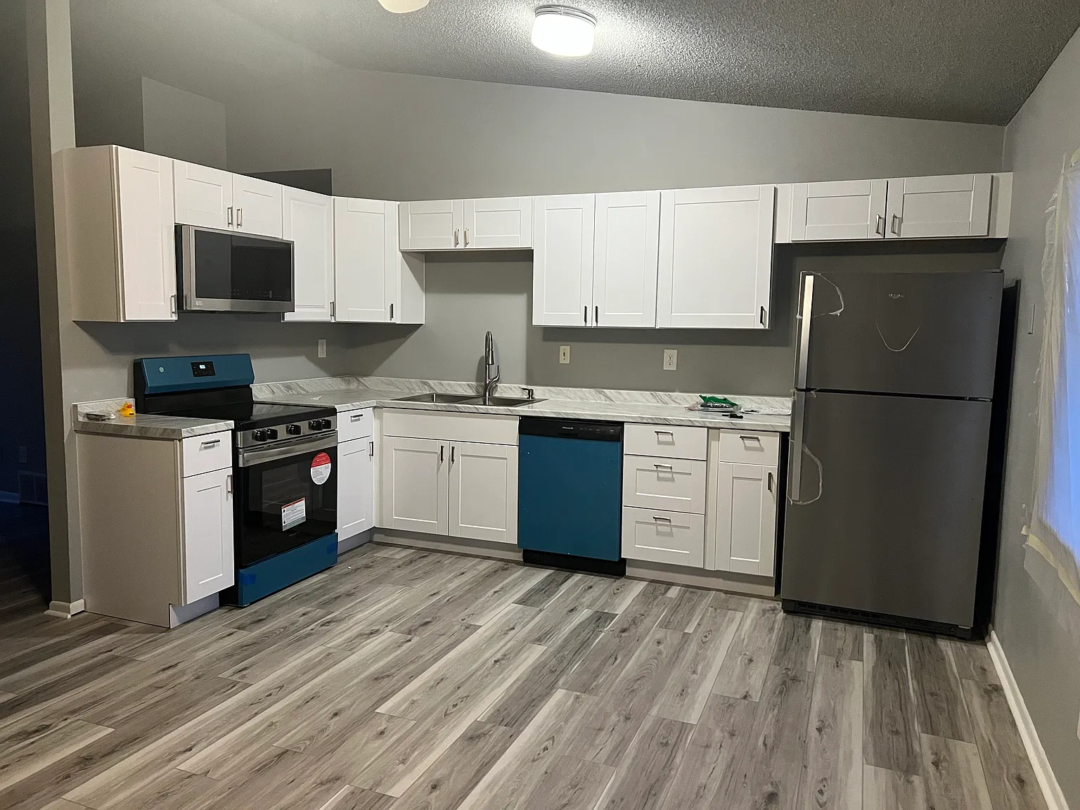 5 bed, 2200 sqft, $2,600 — Photo 2