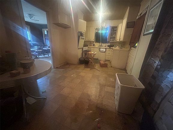 3rd image of 100 Pollard St