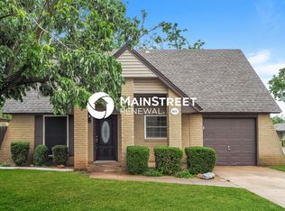 403 S Highland Dr, Mustang, OK 73064
