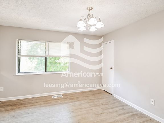 297649_004_dining_room_13796944.jpg